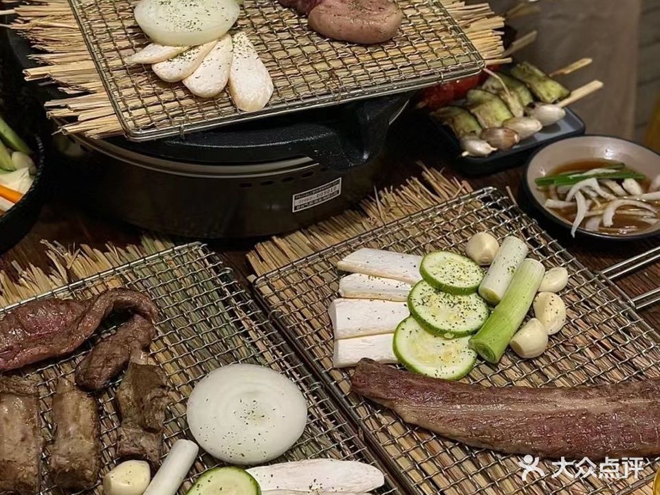明洞稻草首尔烤肉大排档(银川店)