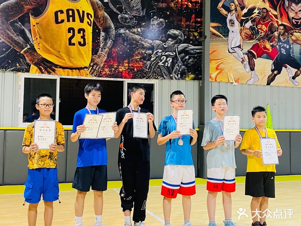 星火篮球羽毛球公园