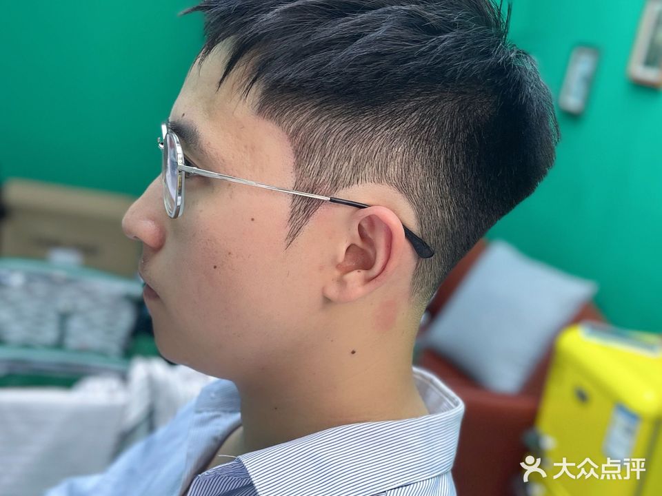 喜理Barbershop男士理发馆(中建·御山和苑店)