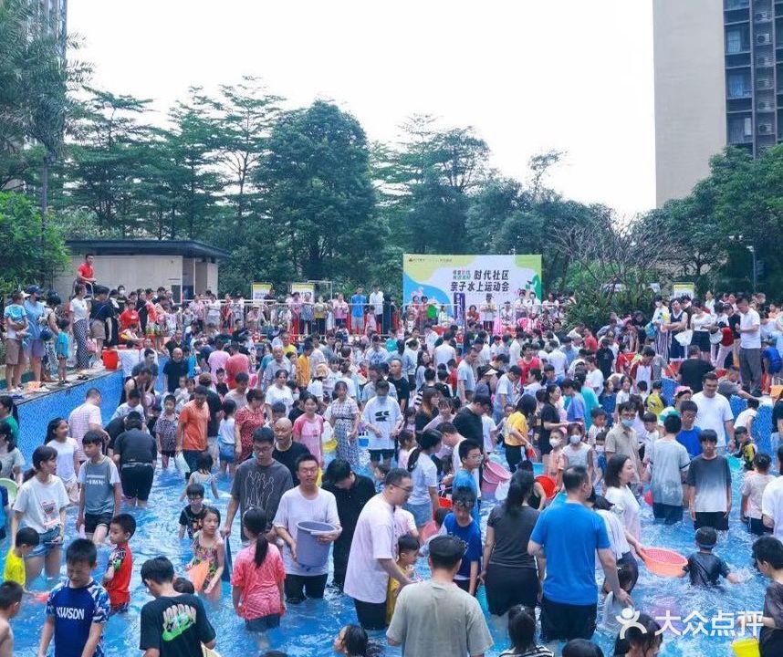 雅居乐雍景豪园灏景台游泳池