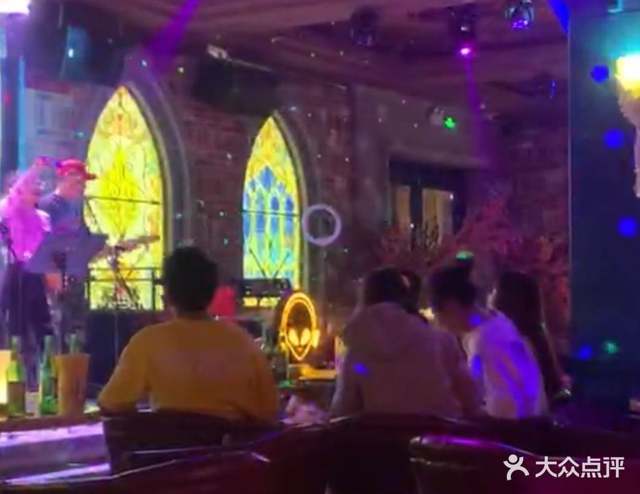 蓝磨坊主题KTV(火花路与店)