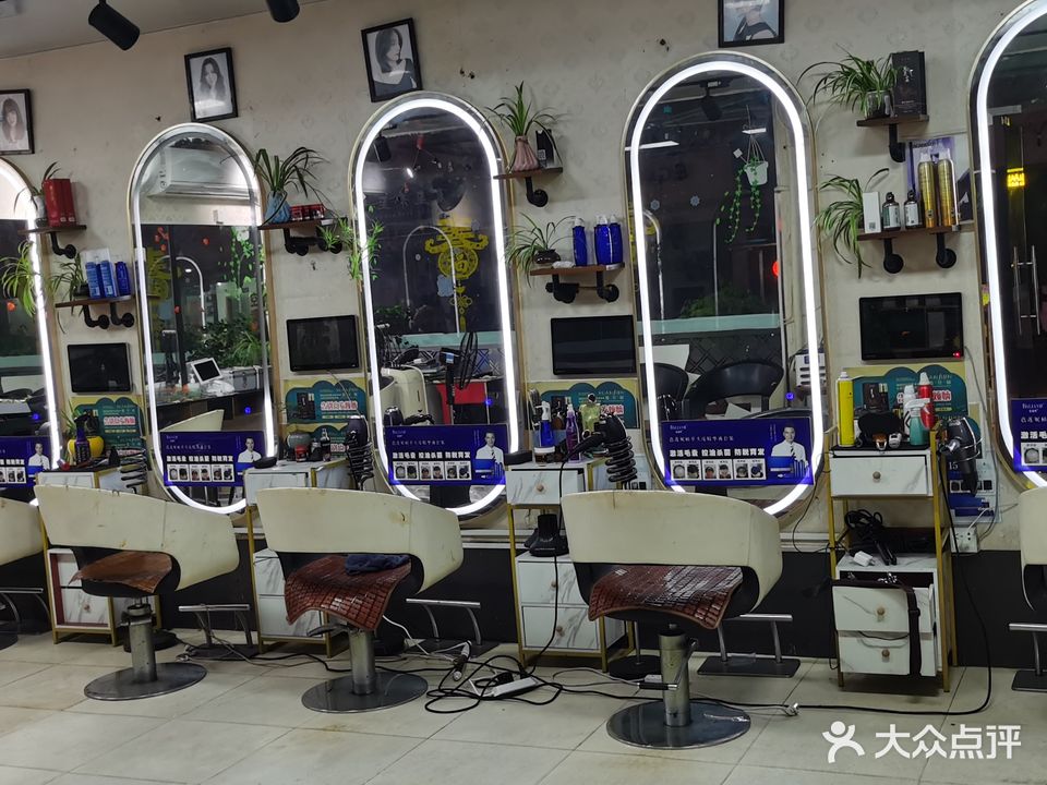 名艺世家·烫发·染发(华南幼儿园店)