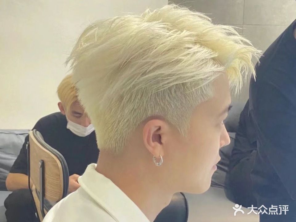 丝情画意(男士发型设计保利中诚花园店)