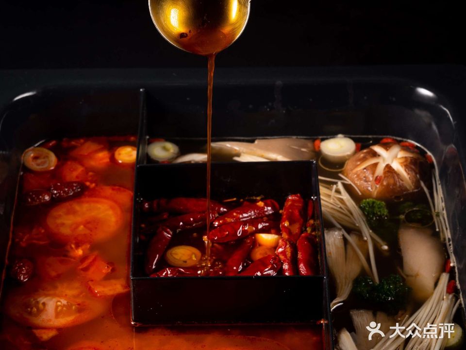 渝家洪城火锅(摩尔城店)