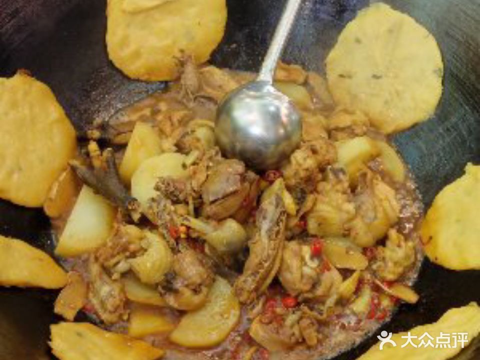 泉月柴火灶特色菜(门口大公鸡店)
