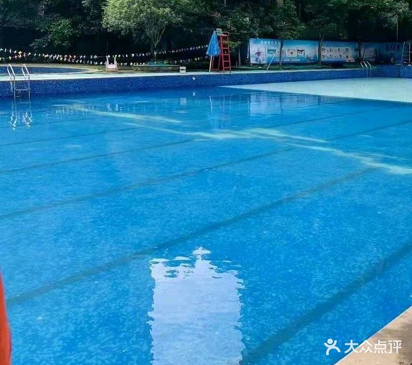 平桥西街游泳馆