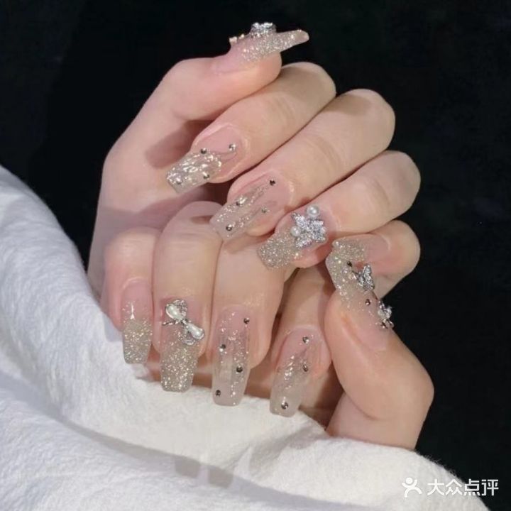 纤指美美甲美睫