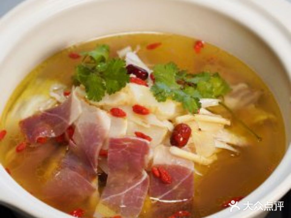 晓鸡汤·天麻菌菇土鸡活鱼馆