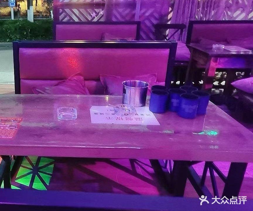 聚点室外桃园洒吧131号