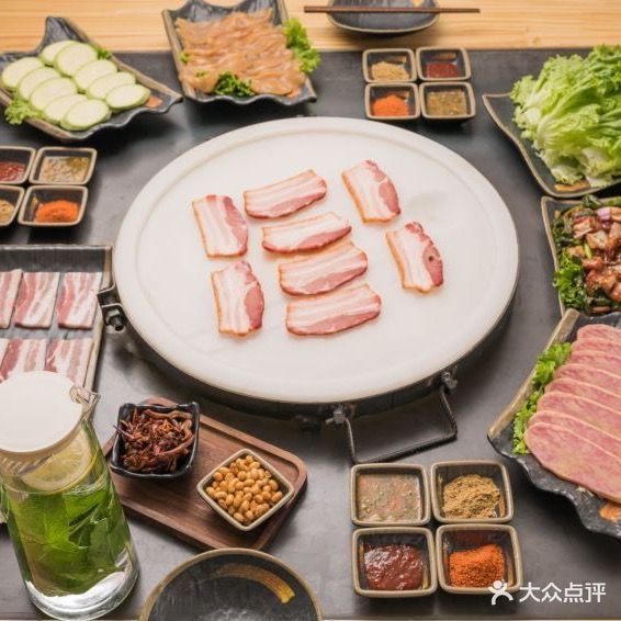 滇沄汇云南石板烤肉
