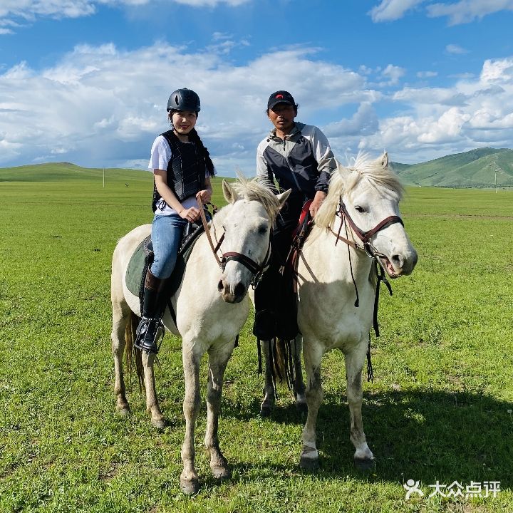 黑山头白马网红马场