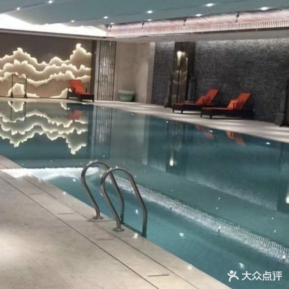 海滨壹号室内恒峰游泳馆