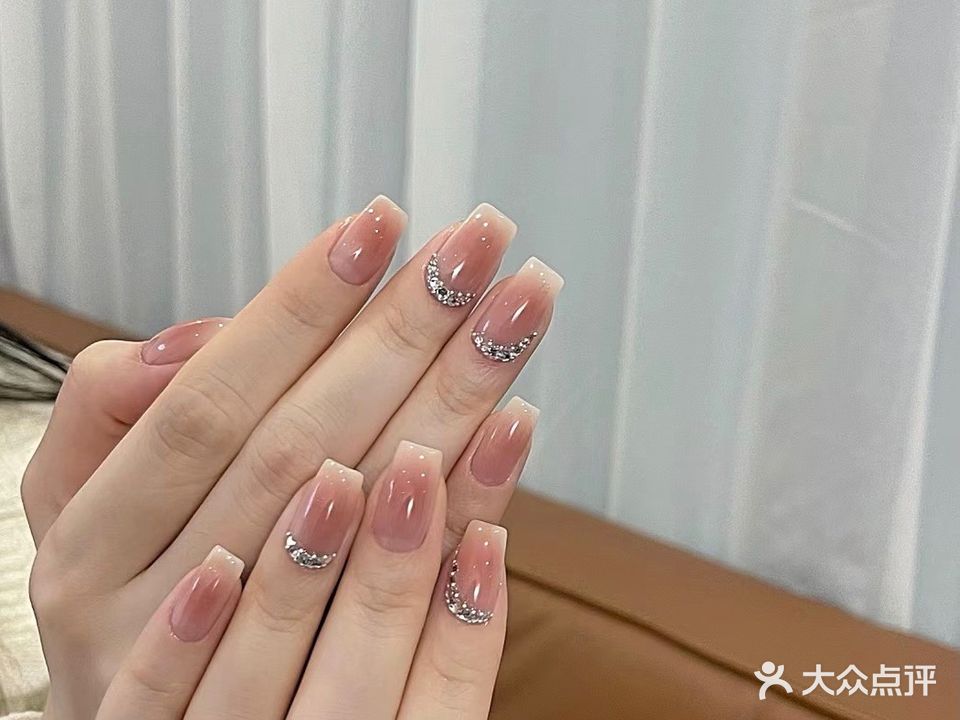 拾月美甲美睫半永久