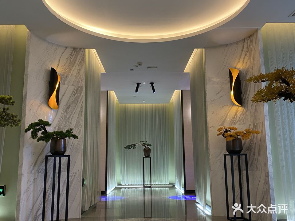 海阔天空温泉酒店