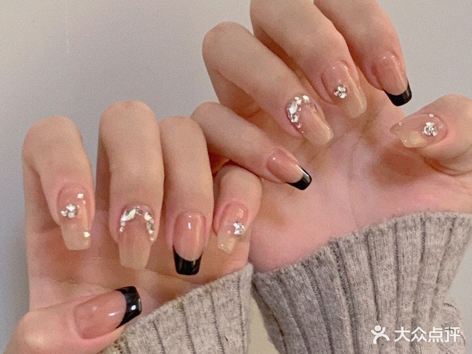 美女设美甲美睫