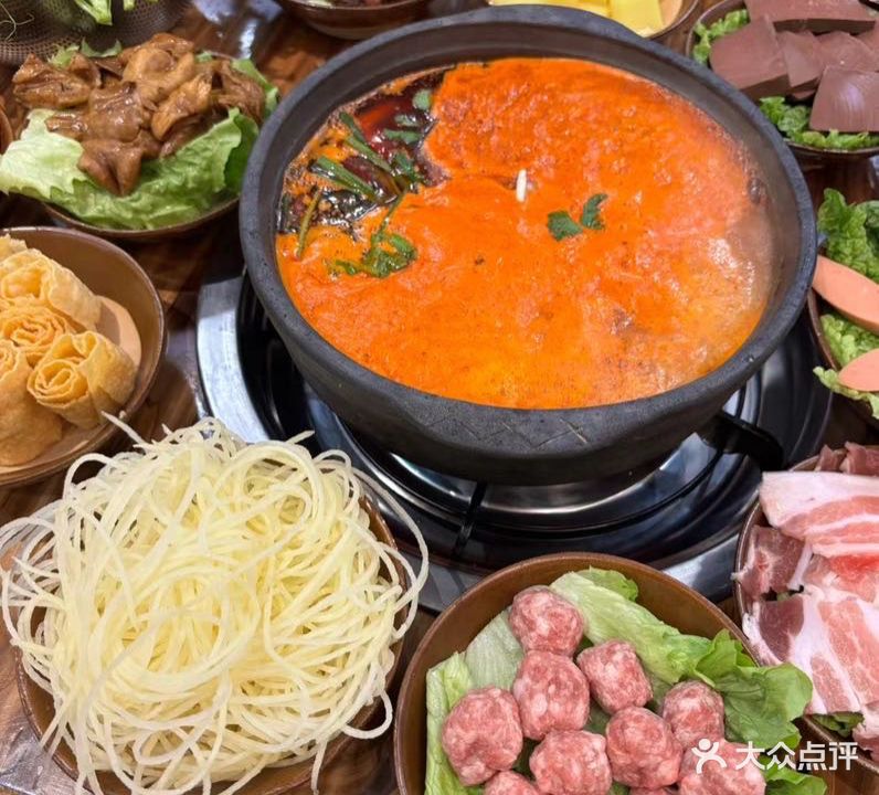 辉春安顺夺夺粉火锅(桐梓店)