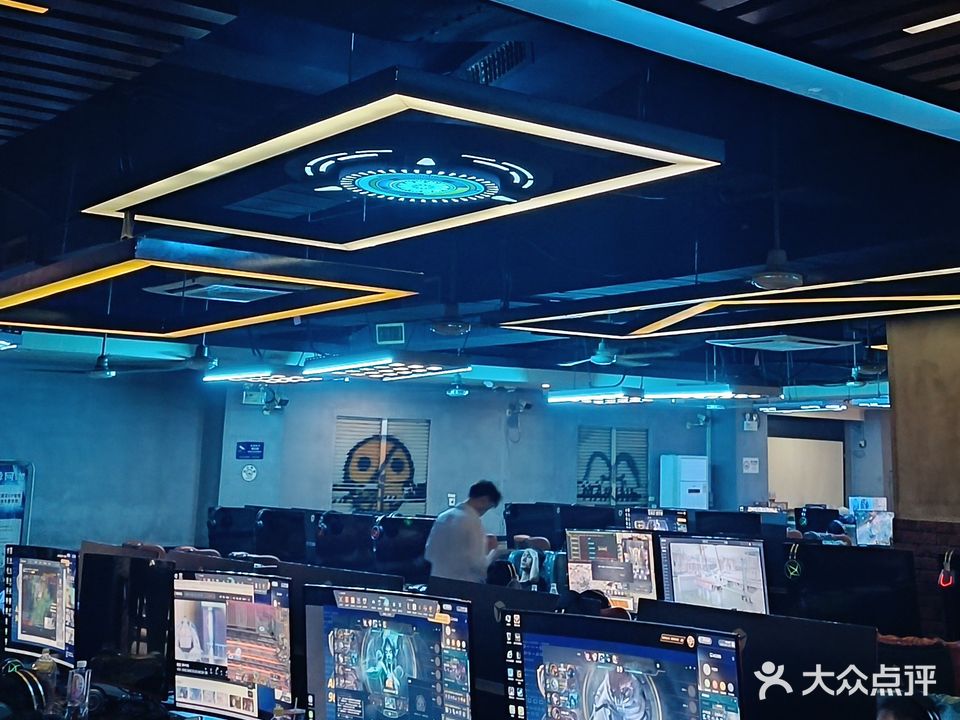 傲世至尊网吧(鹤州店)