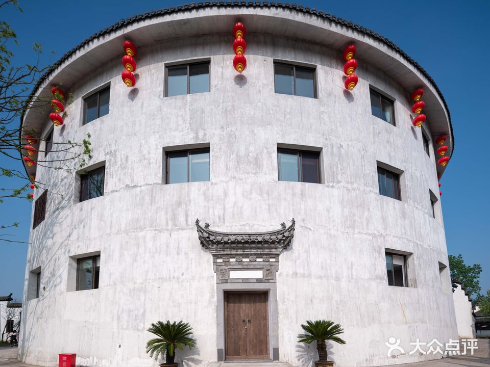 犁桥圆楼餐厅