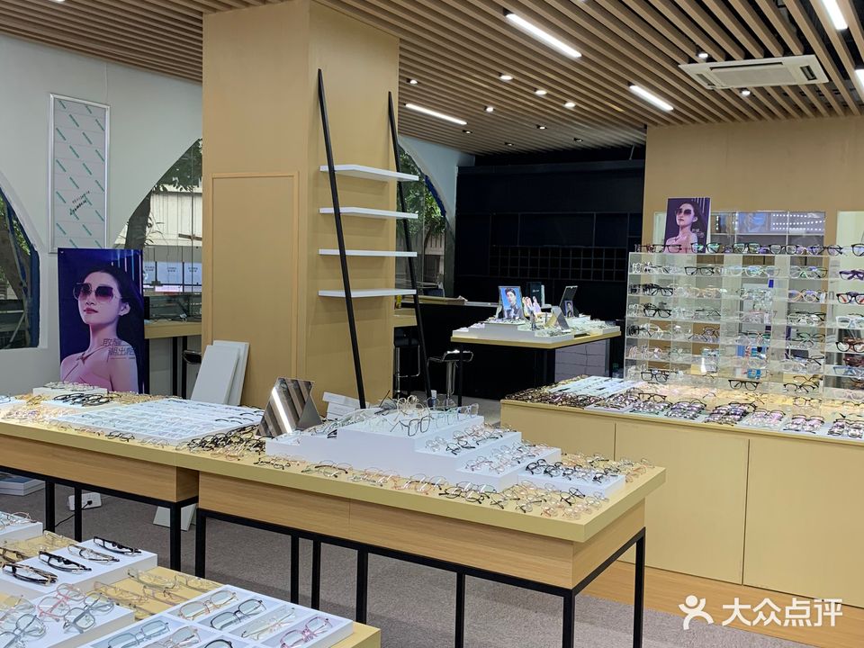 正视眼镜(岗顶店)
