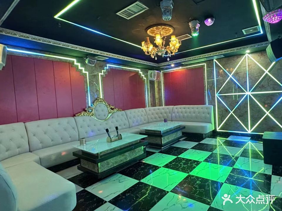 歌世界量贩式KTV(黄江店)