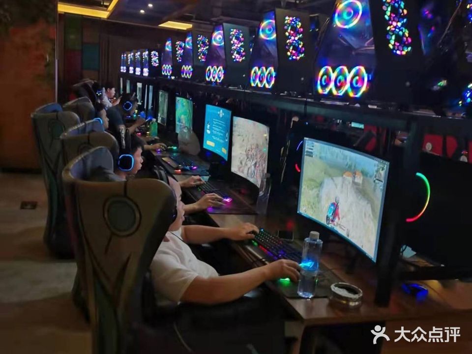 艺龙电竞枫逸网吧(番禺南村店)