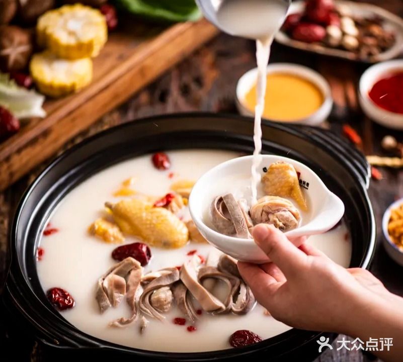 亿鼎烩猪肚鸡火锅(万达店)