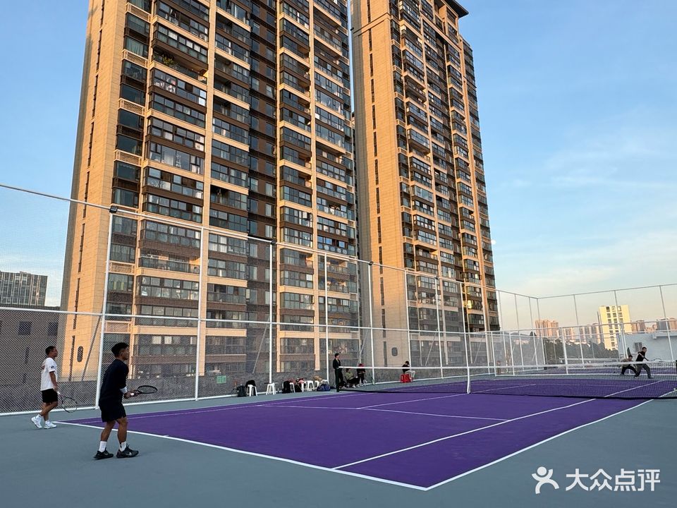 ZZ·TENNIS CLUB 网球俱乐部