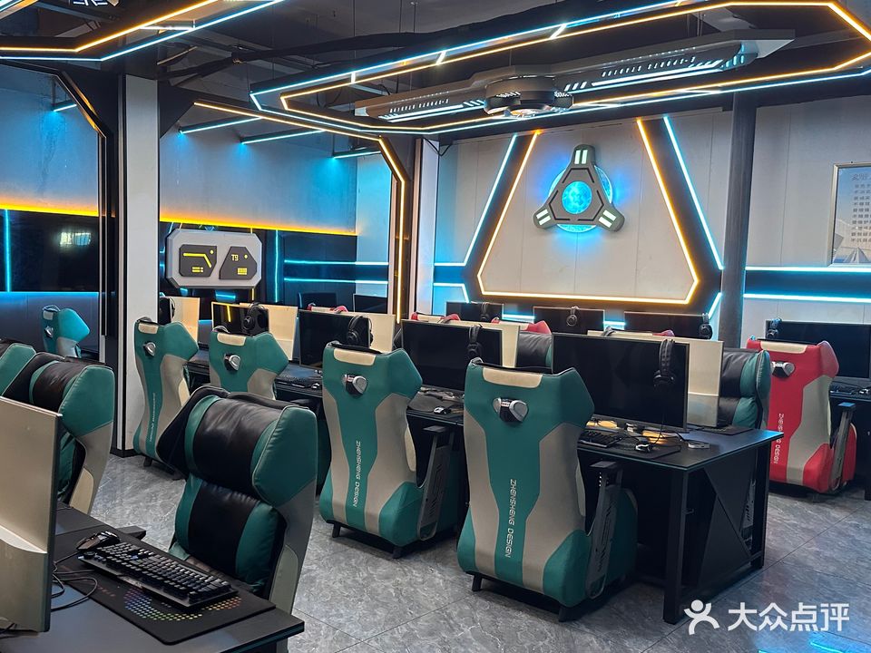 华城网咖·电竞馆(秀厢大道店)