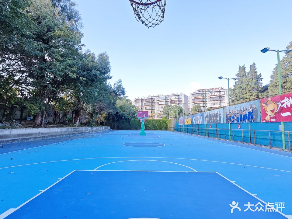 云南星耀体育篮球公园(师大121馆)
