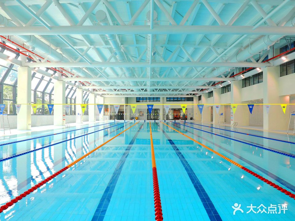 闽南理工亲子水上乐园游泳馆