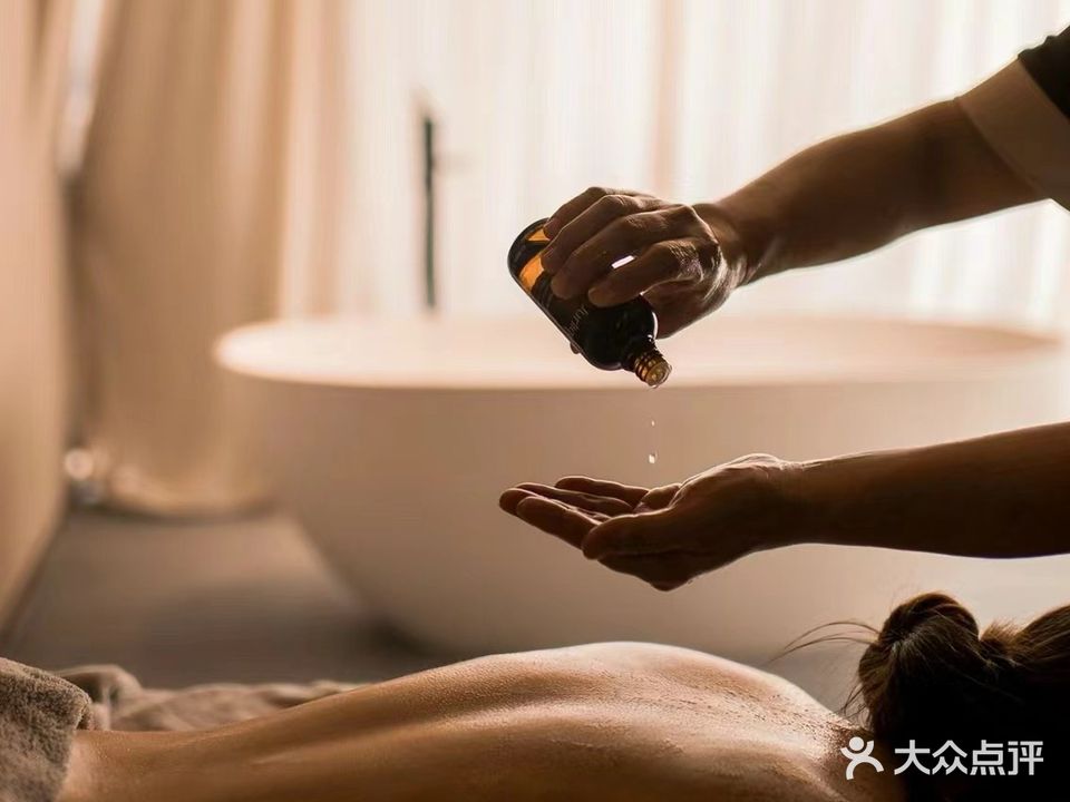 Ying's应氏国际·科技焕肤·植愈SPA(万达店)