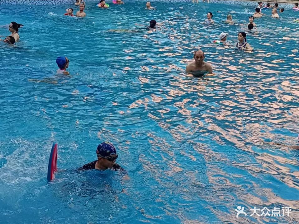 金科中央公园城游泳池