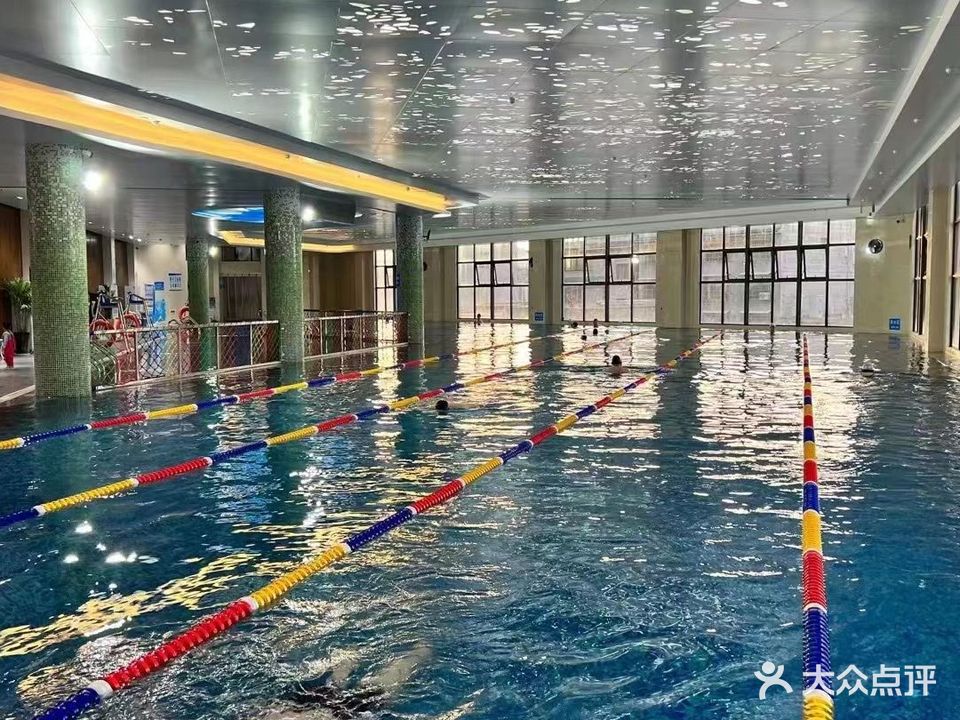 龙泉健身游泳馆