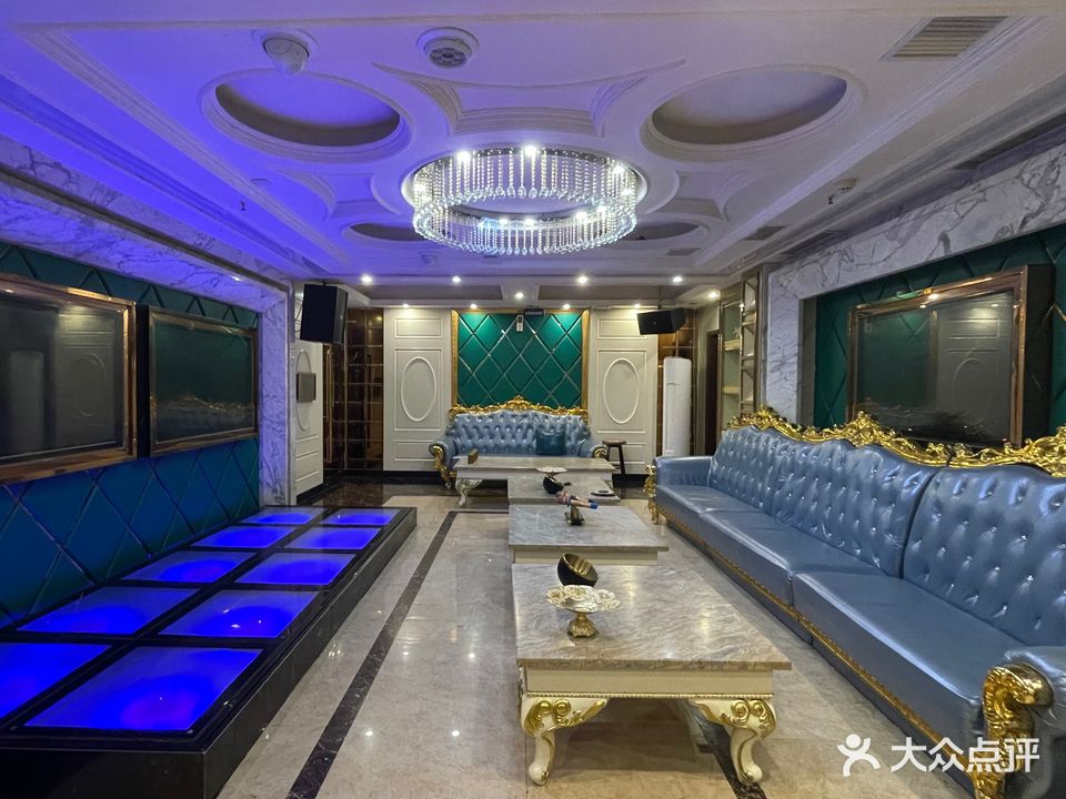 东方金典时尚KTV(万通步行街店)