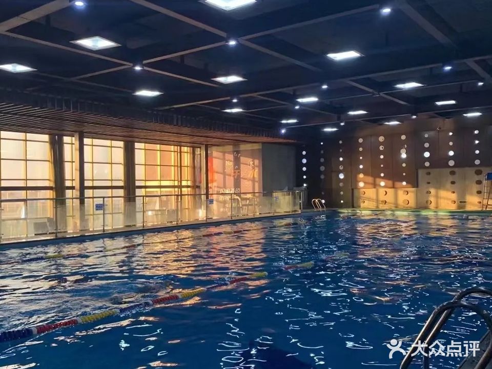 名越体育恒温游泳馆
