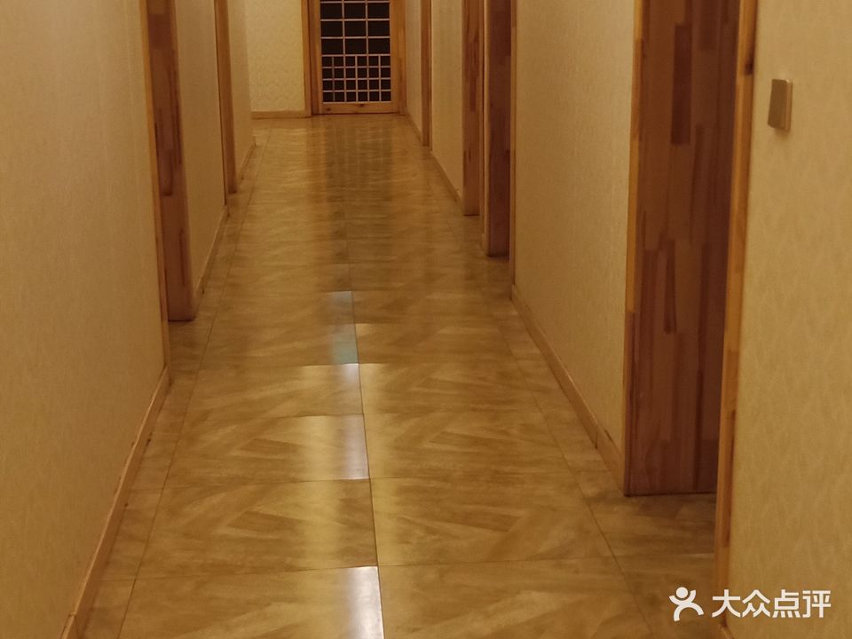 尊皇足道(三经街店)