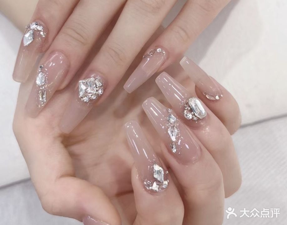 颜韵美甲美睫店