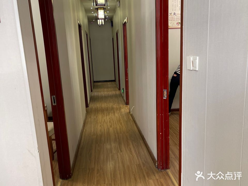 宏伟推拿足疗(解放路总店)