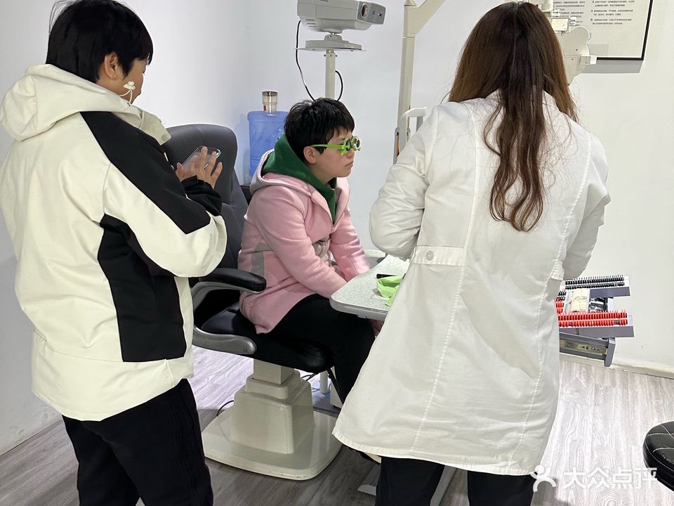 永亮眼镜店(女子学院店)