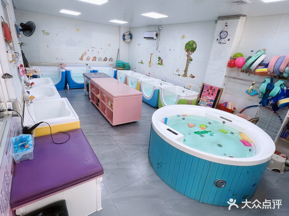 星期六婴幼儿游泳体验馆(汇景湾店)