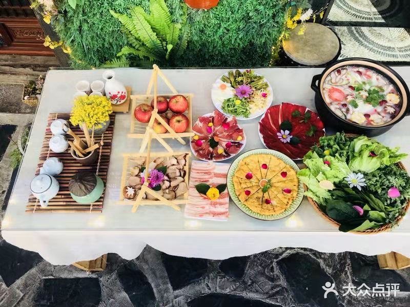 老庄野生菌腊排骨汤锅·烤肉(亚丁店)