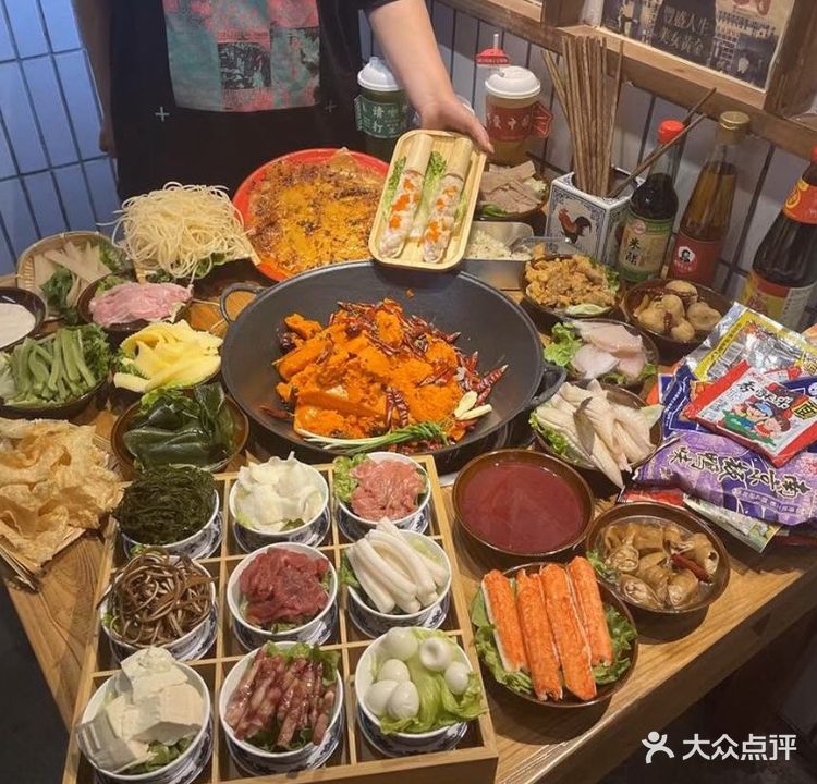 孃孃老火锅(老河口店)