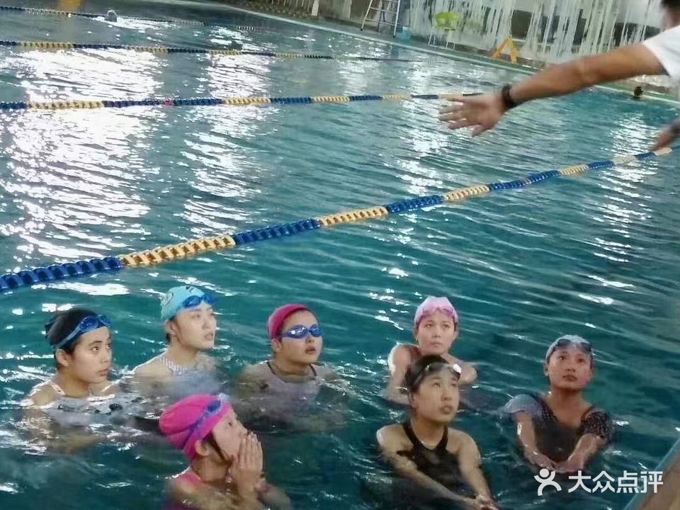 千润游泳俱乐部