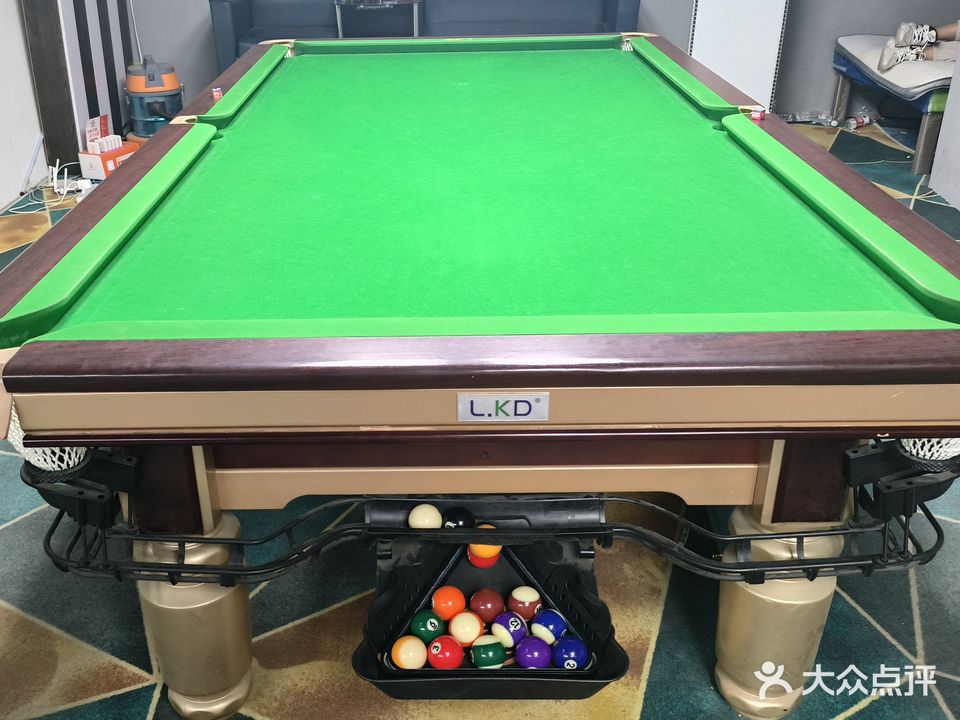 东峰棋牌室台球