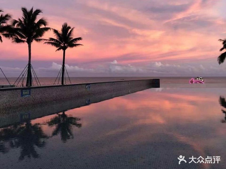网红无边泳池