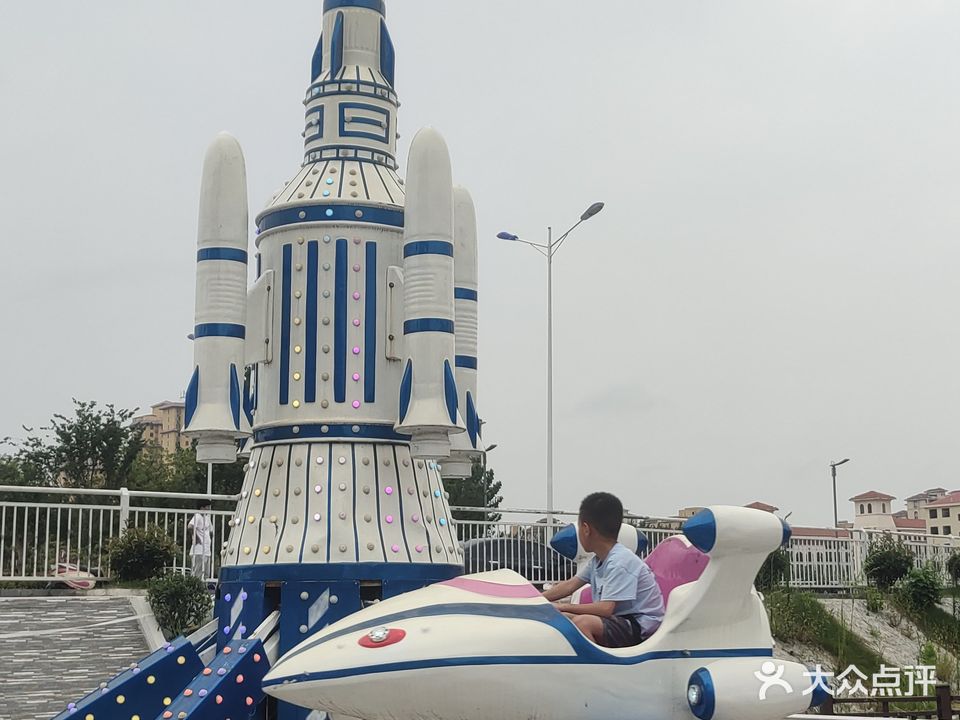 广恒摩天轮幼乐园
