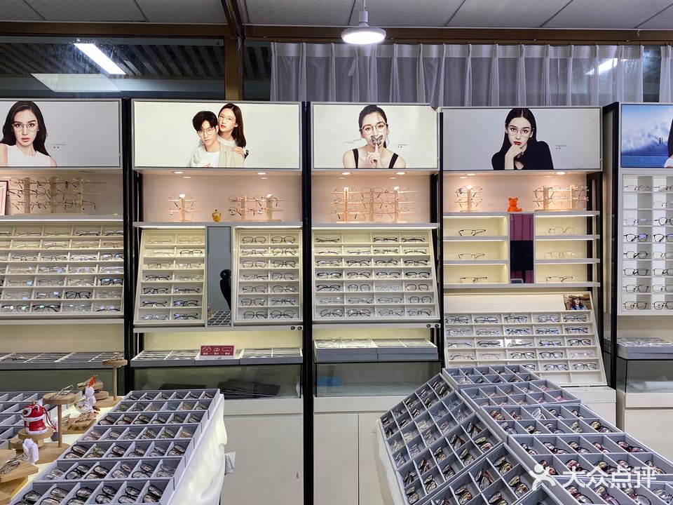 小曼眼镜(新世界广场东区店)