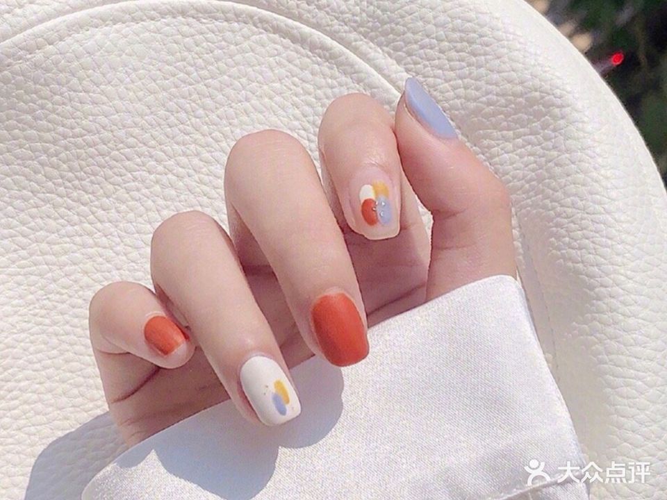 灰姑娘美甲·美睫·皮肤管理
