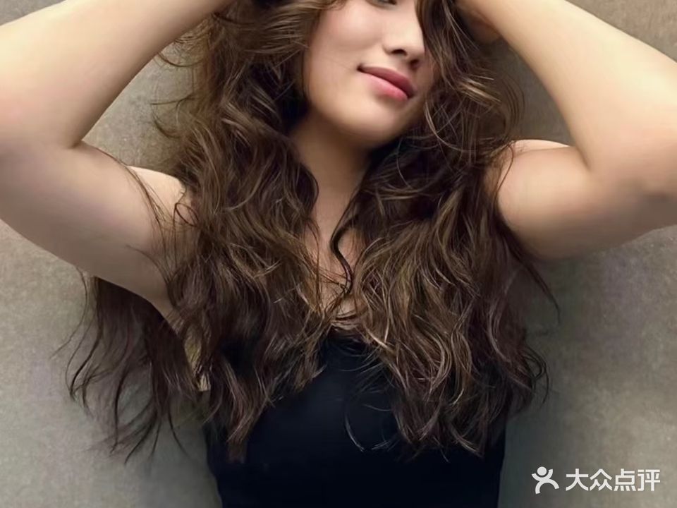 亮颖国际发型设计中心