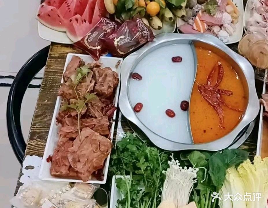 李白自助酱骨头火锅(新泰吾悦平阳里步行街店)